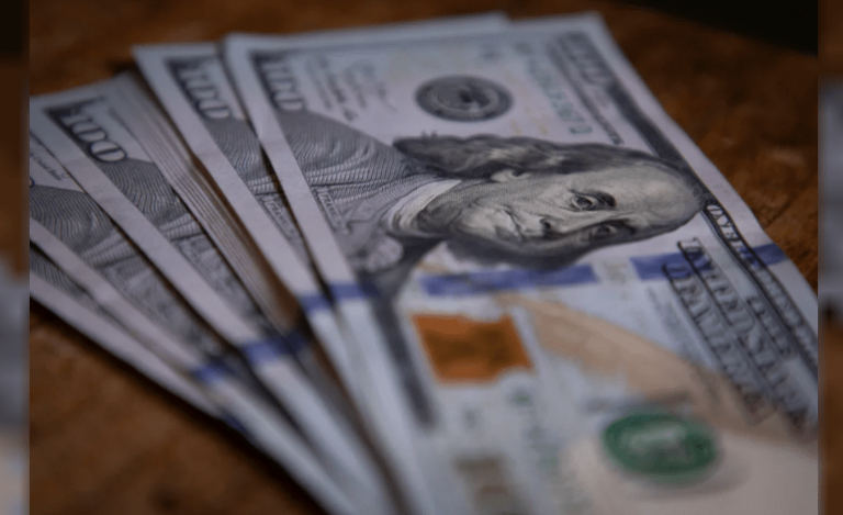 El dólar blue cerró arriba de los $1.200