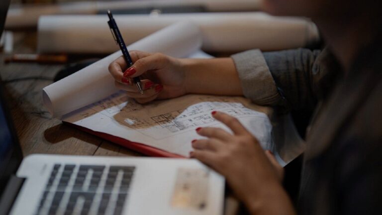 Según la inteligencia artificial, estas son las carreras más fáciles de estudiar