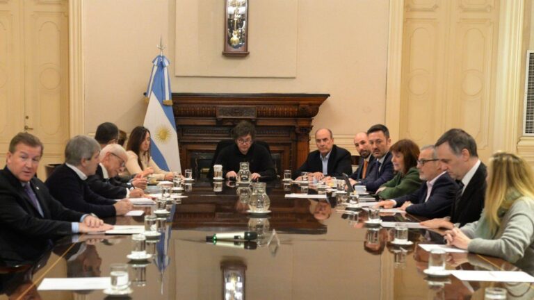 En la previa del cierre de listas, Javier Milei encabezó una reunión de Gabinete
