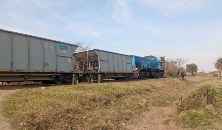 Curuzú Cuatiá: descarriló tren con 27 vagones cargados de piedra